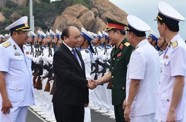 Thủ tướng dự lễ thượng cờ 2 tàu ngầm Kilo mới về